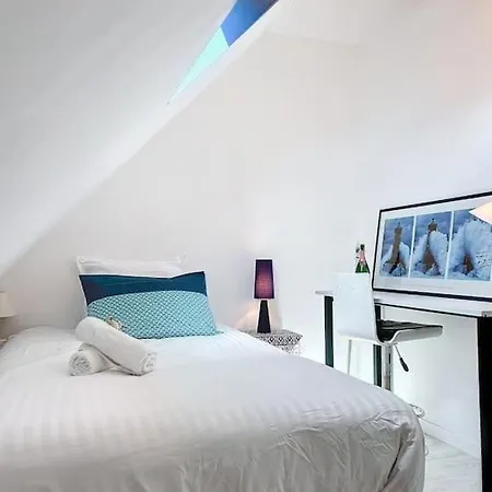 Maison Bleue Yourhosthelper